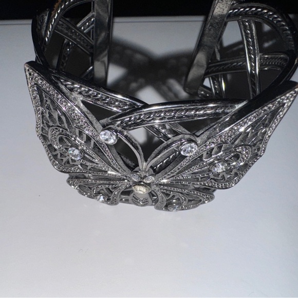 Stunning butterfly cuff - Picture 2 of 3